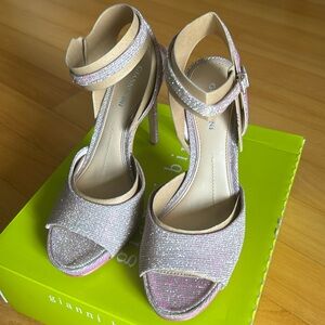 Gianni Bini NIB Camwren sweet pink sandals size 8